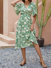 Buttoned Contrast Color Pleated A-Line Half Sleeves V-Neck Midi Dresses