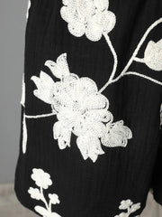 Chic Embroidered Floral Black Shorts - Effortless Summer Style