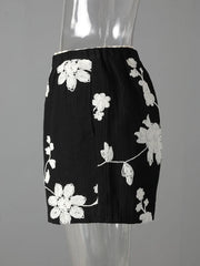 Chic Embroidered Floral Black Shorts - Effortless Summer Style