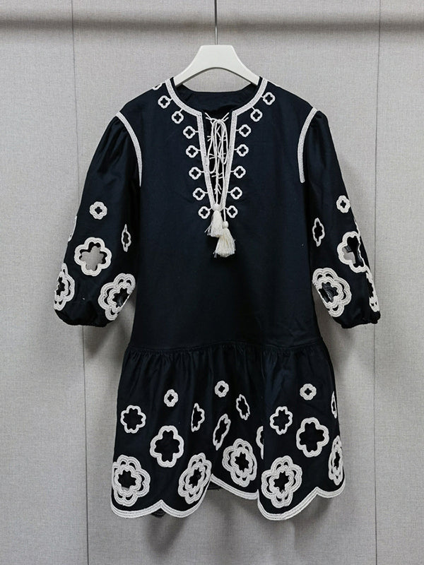 Contrast Color Embroidered Floral Hollow Tied A-Line Loose Round-Neck Mini Dresses