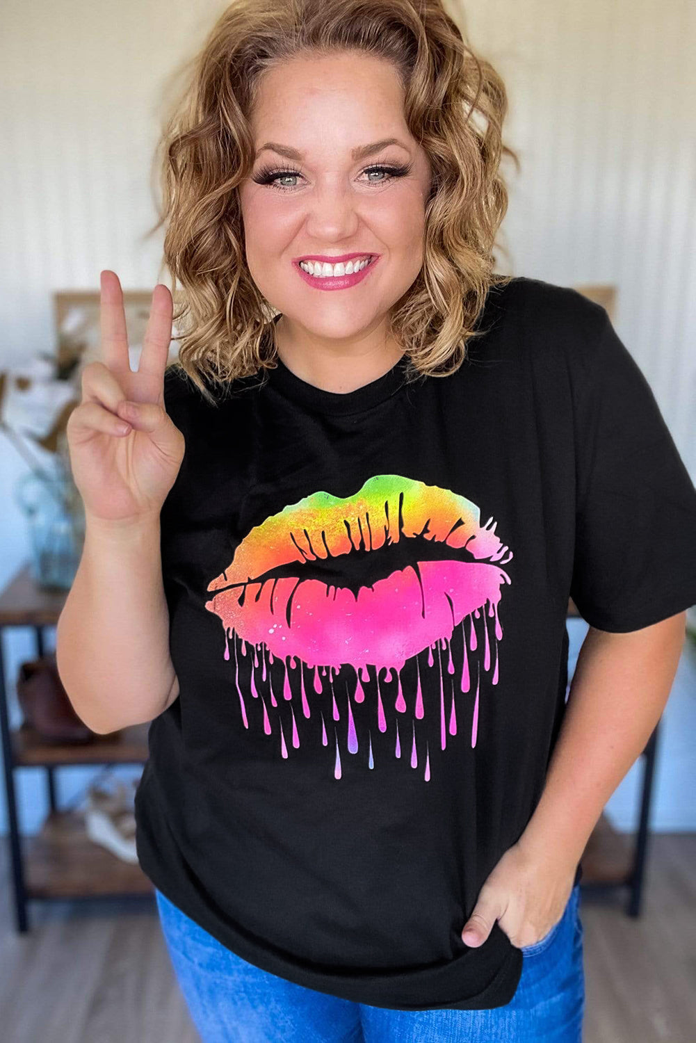 Neon Lips Graphic Plus Size T-Shirt